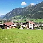Am Bauernhof Mit Balkon Und Parkplatz, Aufenthaltsraum Mit Spielmoeglichkeiten, Erholung- Inmitten Der Natur, 6 Fahrminuten Zur Alpentherme Gastein Und Zur Schlossalmbahn Apartman