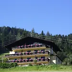 Apartman Am Bauernhof Mit Balkon Und Parkplatz, Aufenthaltsraum Mit Spielmoeglichkeiten, Erholung- Inmitten Der Natur, 6 Fahrminuten Zur Alpentherme Gastein Und Zur Schlossalmbahn