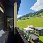Am Bauernhof Mit Balkon Und Parkplatz, Aufenthaltsraum Mit Spielmoeglichkeiten, Erholung- Inmitten Der Natur, 6 Fahrminuten Zur Alpentherme Gastein Und Zur Schlossalmbahn Bad Hofgastein
