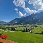 Ferienwohnung Am Krausberghof Mit Balkon Und Parkplatz, Aufenthaltsraum Mit Spielmoeglichkeiten, Erholung- Inmitten Der Natur, 6 Fahrminuten Zur Alpentherme Gastein Und Zur Schlossalmbahn Lägenhet