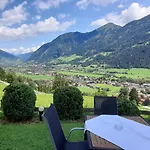 Am Bauernhof Mit Balkon Und Parkplatz, Aufenthaltsraum Mit Spielmoeglichkeiten, Erholung- Inmitten Der Natur, 6 Fahrminuten Zur Alpentherme Gastein Und Zur Schlossalmbahn באד הופגסטין