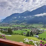 Apartman Am Bauernhof Mit Balkon Und Parkplatz, Aufenthaltsraum Mit Spielmoeglichkeiten, Erholung- Inmitten Der Natur, 6 Fahrminuten Zur Alpentherme Gastein Und Zur Schlossalmbahn