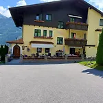 Apartman Am Bauernhof Mit Balkon Und Parkplatz, Aufenthaltsraum Mit Spielmoeglichkeiten, Erholung- Inmitten Der Natur, 6 Fahrminuten Zur Alpentherme Gastein Und Zur Schlossalmbahn *