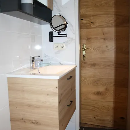 Apartmán Ferienwohnung Mit Balkon Und Parkplatz, Erholung- Inmitten Der Natur, 6 Fahrminuten Zur Alpentherme Gastein Und Zur Schlossalmbahn *