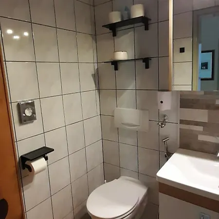 Ferienwohnung Mit Balkon Und Parkplatz, Erholung- Inmitten Der Natur, 6 Fahrminuten Zur Alpentherme Gastein Und Zur Schlossalmbahn *