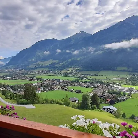 Appartement Urlaub Am Krausberghof, Mit Balkon Und Parkplatz, Aufenthaltsraum, Sauna Und Infrarotkabine, Inmitten Der Natur, Kostenfreie Kaffeekapseln, 6 Fahrminuten Zur Alpentherme Gastein Und Zur Schlossalmbahn, Spielplatz, Grosser Gartenbereich