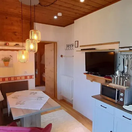 Urlaub Am Krausberghof, Apartment Mit Balkon Und Parkplatz, Inmitten Der Natur, Sauna Und Infrarotkabine, Kostenfreie Kaffeekapseln, 6 Fahrminuten Zur Alpentherme Gastein Und Zur Schlossalmbahn, Spielplatz