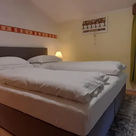 Apartmán Ferienwohnung Mit Balkon Und Parkplatz, Erholung- Inmitten Der Natur, 6 Fahrminuten Zur Alpentherme Gastein Und Zur Schlossalmbahn