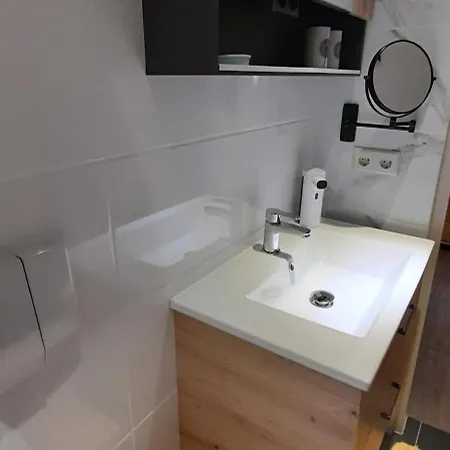 Ferienwohnung Mit Balkon Und Parkplatz, Erholung- Inmitten Der Natur, 6 Fahrminuten Zur Alpentherme Gastein Und Zur Schlossalmbahn