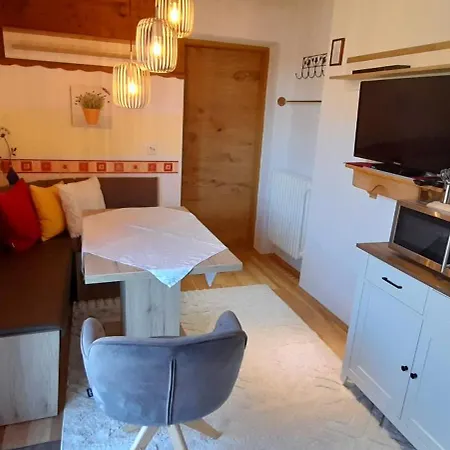 Urlaub Am Krausberghof, Apartment Mit Balkon Und Parkplatz, Inmitten Der Natur, Sauna Und Infrarotkabine, Kostenfreie Kaffeekapseln, 6 Fahrminuten Zur Alpentherme Gastein Und Zur Schlossalmbahn, Spielplatz Apartment