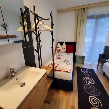 Apartmán Ferienwohnung Mit Balkon Und Parkplatz, Erholung- Inmitten Der Natur, 6 Fahrminuten Zur Alpentherme Gastein Und Zur Schlossalmbahn *