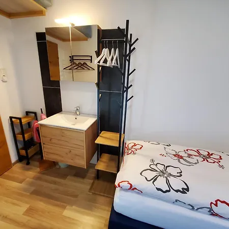 Aufenthaltsraum Mit Spielen, Ferienwohnung Mit Balkon Und Parkplatz, Erholung- Inmitten Der Natur, 6 Fahrminuten Zur Alpentherme Gastein Und Zur Schlossalmbahn Bad Hofgastein