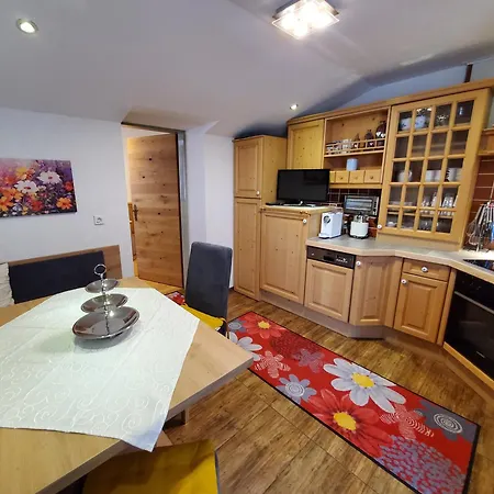 Aufenthaltsraum Mit Spielen, Ferienwohnung Mit Balkon Und Parkplatz, Erholung- Inmitten Der Natur, 6 Fahrminuten Zur Alpentherme Gastein Und Zur Schlossalmbahn * Bad Hofgastein