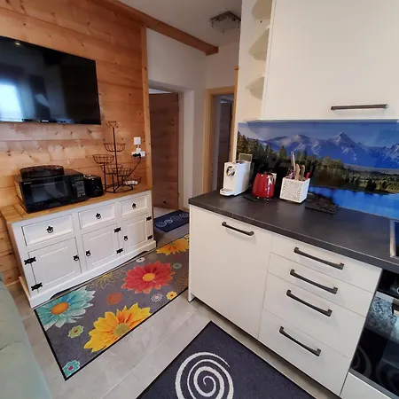 Aufenthaltsraum Mit Spielen, Ferienwohnung Mit Balkon Und Parkplatz, Erholung- Inmitten Der Natur, 6 Fahrminuten Zur Alpentherme Gastein Und Zur Schlossalmbahn Daire Bad Hofgastein