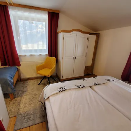 Aufenthaltsraum Mit Spielen, Ferienwohnung Mit Balkon Und Parkplatz, Erholung- Inmitten Der Natur, 6 Fahrminuten Zur Alpentherme Gastein Und Zur Schlossalmbahn Daire