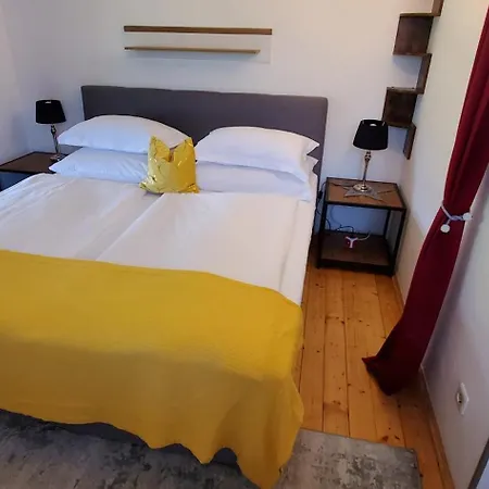 Appartement Urlaub Am Krausberghof, Mit Balkon Und Parkplatz, Aufenthaltsraum, Sauna Und Infrarotkabine, Inmitten Der Natur, Kostenfreie Kaffeekapseln, 6 Fahrminuten Zur Alpentherme Gastein Und Zur Schlossalmbahn, Spielplatz, Grosser Gartenbereich