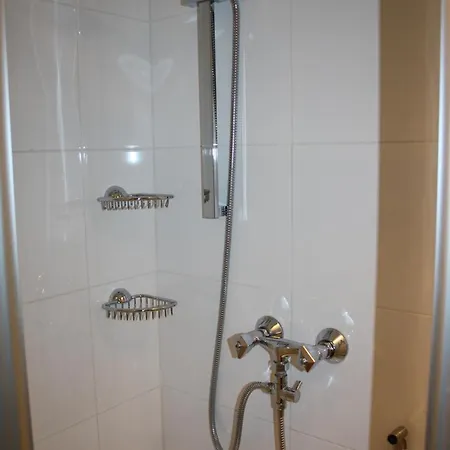 Apartmán Ferienwohnung Mit Balkon Und Parkplatz, Erholung- Inmitten Der Natur, 6 Fahrminuten Zur Alpentherme Gastein Und Zur Schlossalmbahn