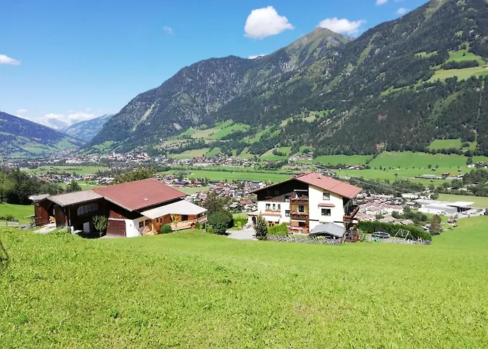Am Bauernhof Mit Balkon Und Parkplatz, Aufenthaltsraum Mit Spielmoeglichkeiten, Erholung- Inmitten Der Natur, 6 Fahrminuten Zur Alpentherme Gastein Und Zur Schlossalmbahn アパート
