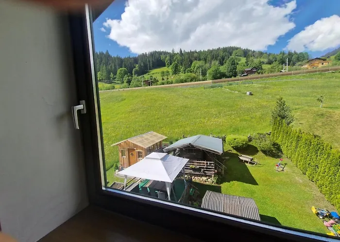 Ferienwohnung Am Bauernhof Mit Balkon Und Parkplatz, Aufenthaltsraum Mit Spielmoeglichkeiten, Erholung- Inmitten Der Natur, 6 Fahrminuten Zur Alpentherme Gastein Und Zur Schlossalmbahn Lägenhet