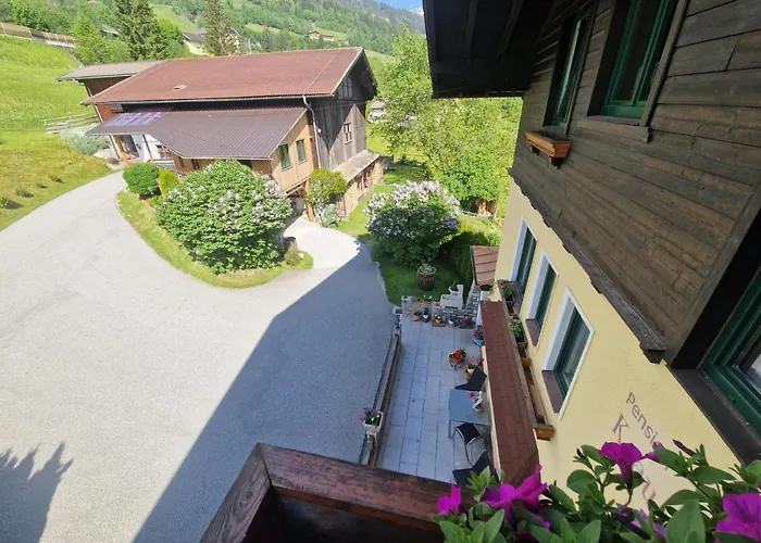 Am Bauernhof Mit Balkon Und Parkplatz, Aufenthaltsraum Mit Spielmoeglichkeiten, Erholung- Inmitten Der Natur, 6 Fahrminuten Zur Alpentherme Gastein Und Zur Schlossalmbahn アパート