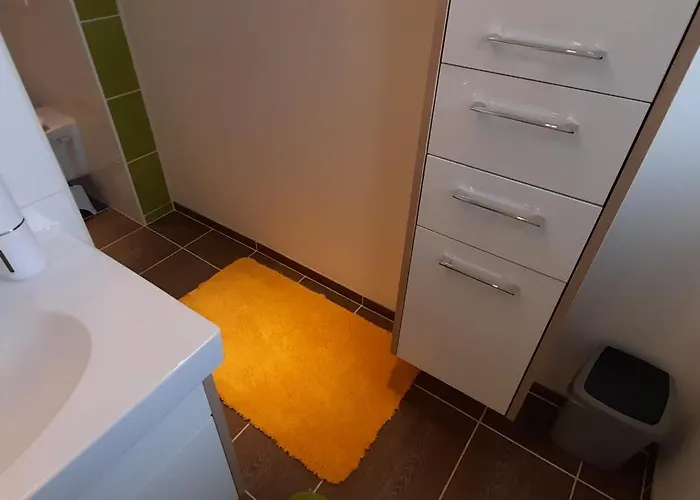 Am Bauernhof Mit Balkon Und Parkplatz, Aufenthaltsraum Mit Spielmoeglichkeiten, Erholung- Inmitten Der Natur, 6 Fahrminuten Zur Alpentherme Gastein Und Zur Schlossalmbahn アパート