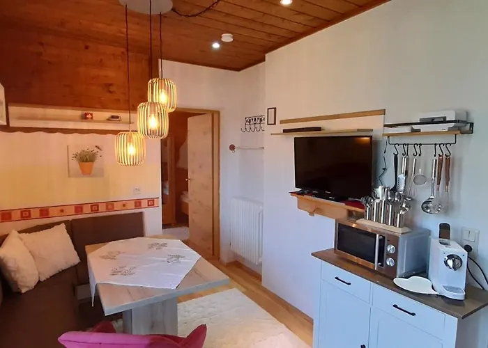 Am Bauernhof Mit Balkon Und Parkplatz, Aufenthaltsraum Mit Spielmoeglichkeiten, Erholung- Inmitten Der Natur, 6 Fahrminuten Zur Alpentherme Gastein Und Zur Schlossalmbahn