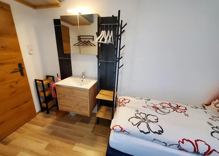 Am Bauernhof Mit Balkon Und Parkplatz, Aufenthaltsraum Mit Spielmoeglichkeiten, Erholung- Inmitten Der Natur, 6 Fahrminuten Zur Alpentherme Gastein Und Zur Schlossalmbahn バート・ホーフガシュタイン