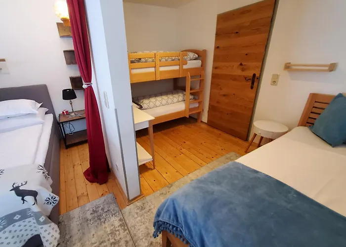 Am Bauernhof Mit Balkon Und Parkplatz, Aufenthaltsraum Mit Spielmoeglichkeiten, Erholung- Inmitten Der Natur, 6 Fahrminuten Zur Alpentherme Gastein Und Zur Schlossalmbahn