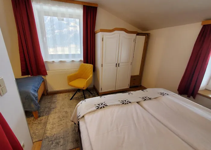 Am Bauernhof Mit Balkon Und Parkplatz, Aufenthaltsraum Mit Spielmoeglichkeiten, Erholung- Inmitten Der Natur, 6 Fahrminuten Zur Alpentherme Gastein Und Zur Schlossalmbahn アパート